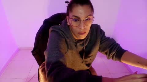 Snapshot of angele_johnson chatting on March 1, 8:22 pm angele online show from March 1, 8:22 pm