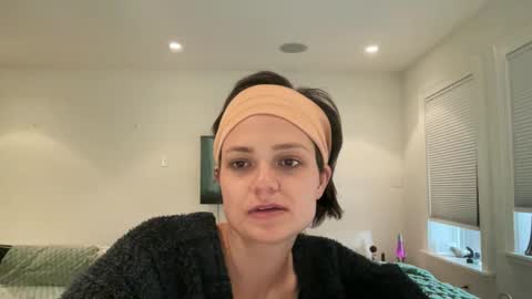 Snapshot of angeleleven11 chatting on October 8, 7:11 pm angeleleven11 online show from October 8, 7:11 pm