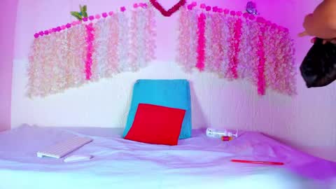 Angeles online show from April 20, 11:57 am