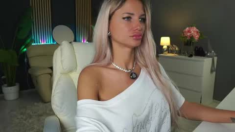 annita online show from April 23, 9:19 am