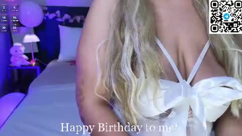 Snapshot of angelic_coy chatting on July 2, 12:00 pm Angelic beauty online show from July 2, 12:00 pm