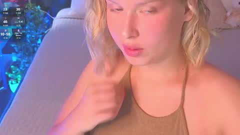 Snapshot of angelic_coy chatting on July 8, 11:26 am Angelic beauty online show from July 8, 11:26 am