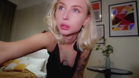 Snapshot of angelic_lovers_ chatting on October 4, 5:11 pm Gabby online show from October 4, 5:11 pm