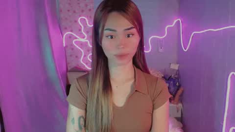 Snapshot of angelic_sex chatting on May 31, 6:21 am Angelica online show from May 31, 6:21 am