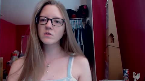 Snapshot of angelicangel3 chatting on February 25, 6:31 pm AngelicAngel online show from February 25, 6:31 pm