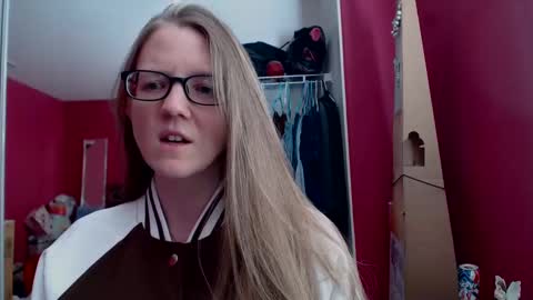 Snapshot of angelicangel3 chatting on March 4, 10:27 pm AngelicAngel online show from March 4, 10:27 pm