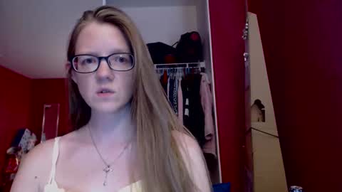 Snapshot of angelicangel3 chatting on October 27, 12:47 am AngelicAngel online show from October 27, 12:47 am