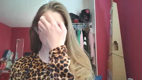 Snapshot of angelicangel3 chatting on November 19, 6:08 pm AngelicAngel online show from November 19, 6:08 pm