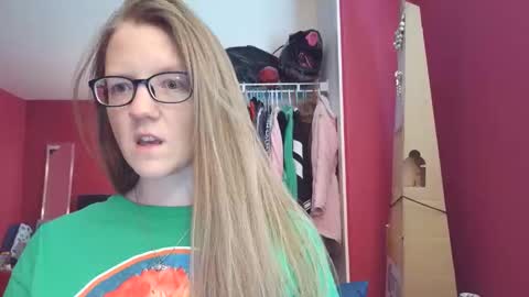 Snapshot of angelicangel3 chatting on December 2, 6:36 pm AngelicAngel online show from December 2, 6:36 pm