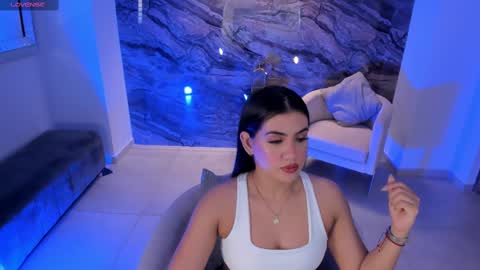 Snapshot of angelicavega_ chatting on February 25, 10:47 am Angelica Vega online show from February 25, 10:47 am