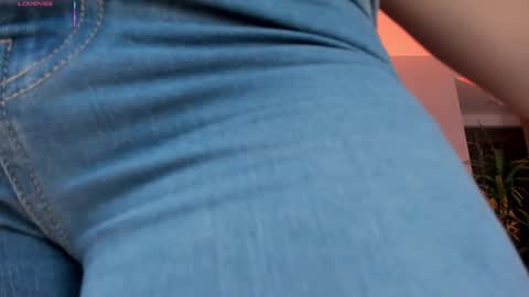 Snapshot of angelicavega_ chatting on February 7, 8:45 pm Angelica Vega online show from February 7, 8:45 pm