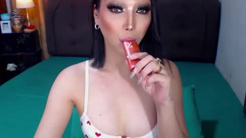 MS. AMALIA online show from November 22, 4:44 am