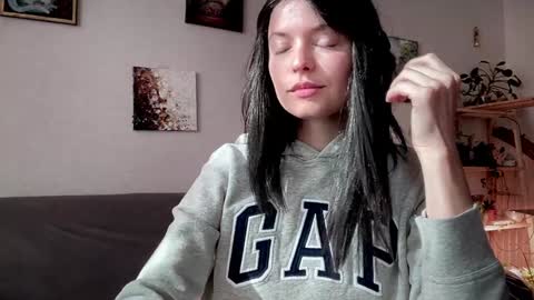 Angelika Rouge online show from October 17, 6:49 am