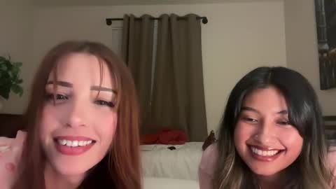 Snapshot of angelina_hall chatting on October 14, 4:35 am angelina_hall online show from October 14, 4:35 am