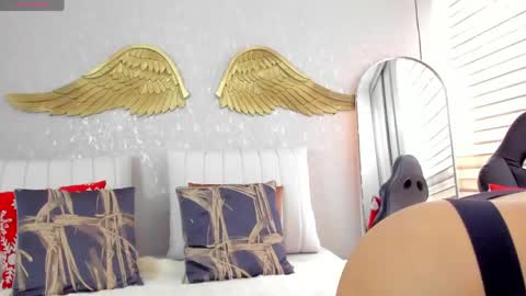 Snapshot of angelina_ruspoli chatting on May 7, 4:56 pm Angelina online show from May 7, 4:56 pm