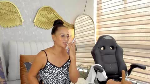Snapshot of angelina_ruspoli chatting on May 31, 7:04 pm Angelina online show from May 31, 7:04 pm