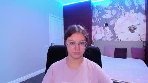 AngelinaLow online show from September 17, 11:23 am