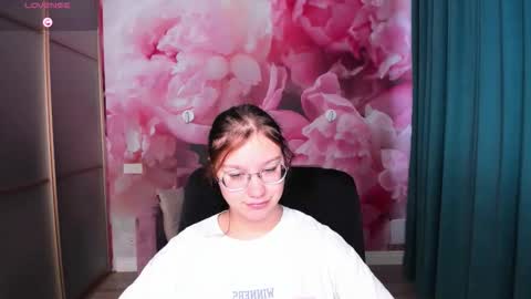 AngelinaLow online show from October 19, 5:30 am