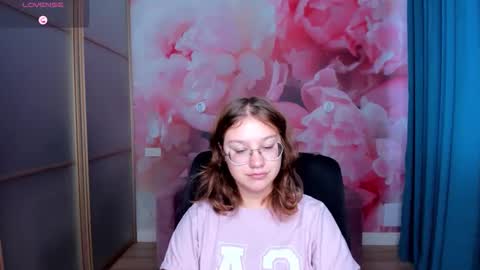 AngelinaLow online show from November 3, 12:28 pm