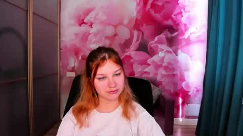 Snapshot of angelinalow chatting on April 28, 11:26 am AngelinaLow online show from April 28, 11:26 am