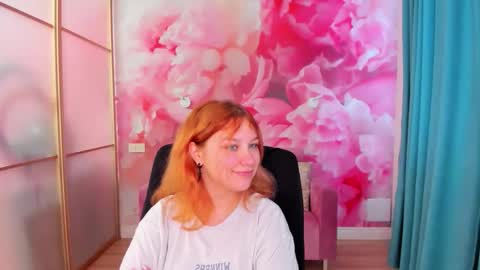 Snapshot of angelinalow chatting on May 2, 5:45 am AngelinaLow online show from May 2, 5:45 am