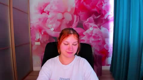 Snapshot of angelinalow chatting on May 5, 11:29 am AngelinaLow online show from May 5, 11:29 am