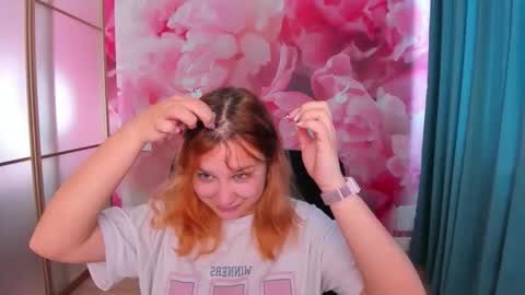 Snapshot of angelinalow chatting on May 16, 11:31 am AngelinaLow online show from May 16, 11:31 am