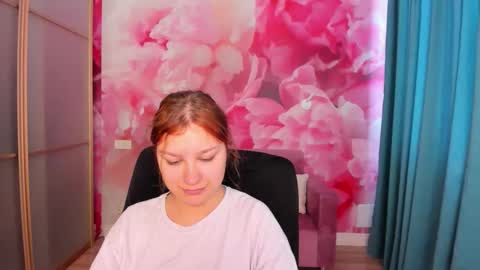 Snapshot of angelinalow chatting on May 17, 5:27 am AngelinaLow online show from May 17, 5:27 am