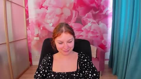 Snapshot of angelinalow chatting on May 25, 11:27 am AngelinaLow online show from May 25, 11:27 am