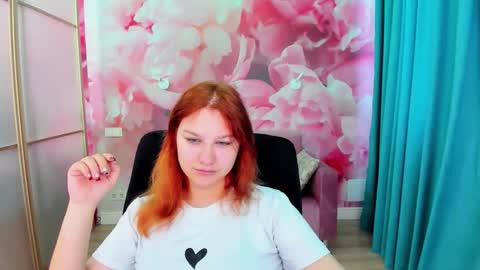 Snapshot of angelinalow chatting on May 31, 5:26 am AngelinaLow online show from May 31, 5:26 am