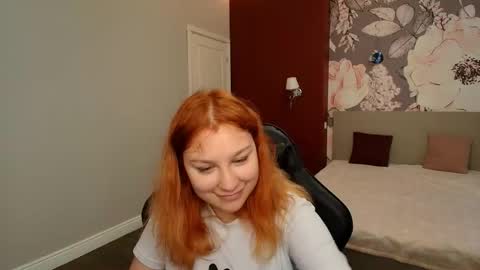 Snapshot of angelinalow chatting on June 2, 11:23 am AngelinaLow online show from June 2, 11:23 am