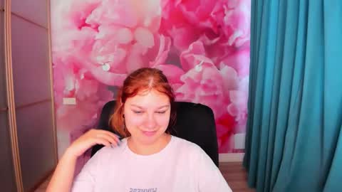 Snapshot of angelinalow chatting on June 9, 11:55 am AngelinaLow online show from June 9, 11:55 am