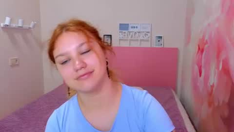 Snapshot of angelinalow chatting on June 12, 11:31 am AngelinaLow online show from June 12, 11:31 am