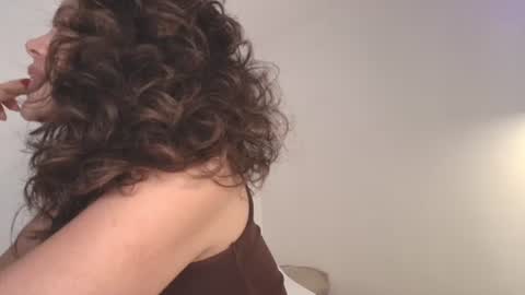 Snapshot of angelinarosss_ chatting on July 1, 7:13 pm online show from July 1, 7:13 pm