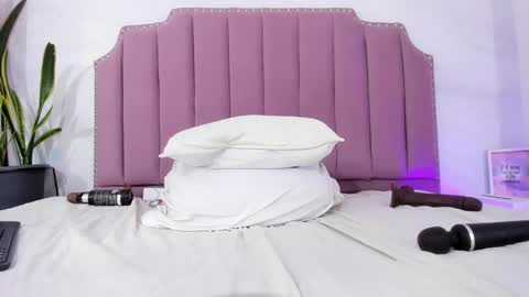 Angeline online show from January 31, 10:42 pm