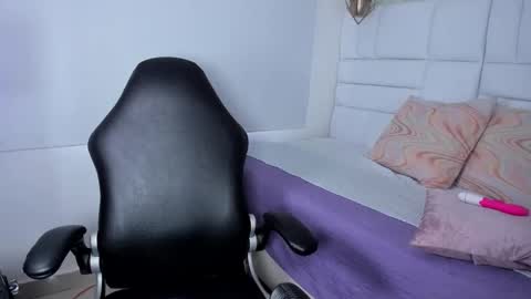 Angeline Lara online show from March 10, 1:05 pm