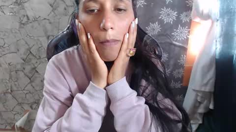 Snapshot of angelitaa_hot chatting on May 11, 9:01 pm angela online show from May 11, 9:01 pm