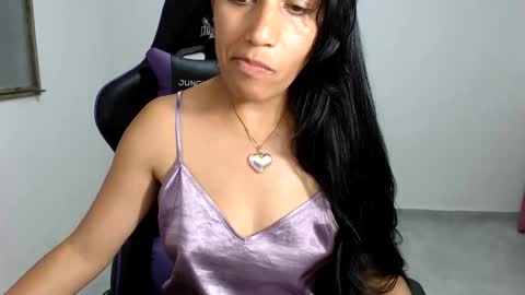Snapshot of angelitaa_hot chatting on May 29, 10:30 pm angela online show from May 29, 10:30 pm