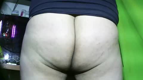 Snapshot of angelking120200 chatting on November 17, 7:14 am Roy online show from November 17, 7:14 am