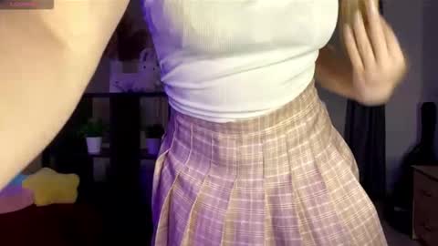 Snapshot of angelkissmee chatting on October 23, 3:22 pm angelkissmee online show from October 23, 3:22 pm