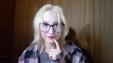 Snapshot of angelkortright chatting on December 19, 6:59 pm Marry online show from December 19, 6:59 pm