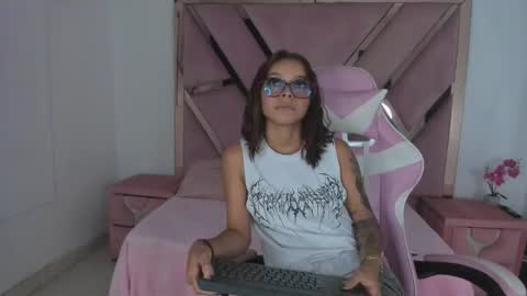 angell_petite01 online show from June 2, 10:45 pm