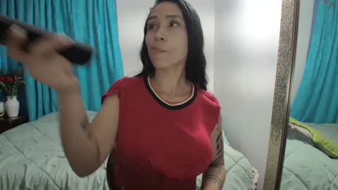 Snapshot of angellaisabella chatting on January 21, 10:41 pm ANGELA ISABELLA online show from January 21, 10:41 pm