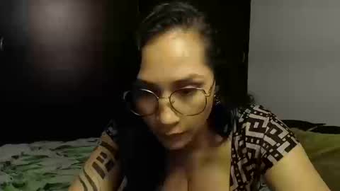 Snapshot of angellaisabella chatting on October 17, 8:44 pm ANGELA ISABELLA online show from October 17, 8:44 pm