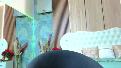 angellys online show from March 29, 7:19 am