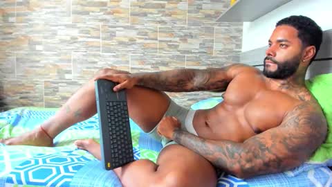 angelo_evans33 online show from October 23, 4:39 pm
