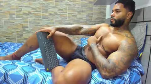 angelo_evans33 online show from December 19, 10:39 pm