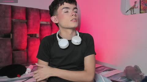 Angelo I work from home this is my room  online show from January 4, 5:37 am