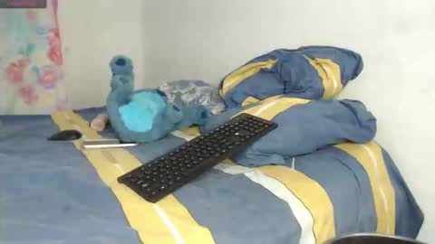 Snapshot of angelof_fire chatting on February 18, 11:19 pm Angel online show from February 18, 11:19 pm
