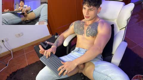 Snapshot of angeloferro1 chatting on December 19, 3:19 pm Angelo Ferro online show from December 19, 3:19 pm